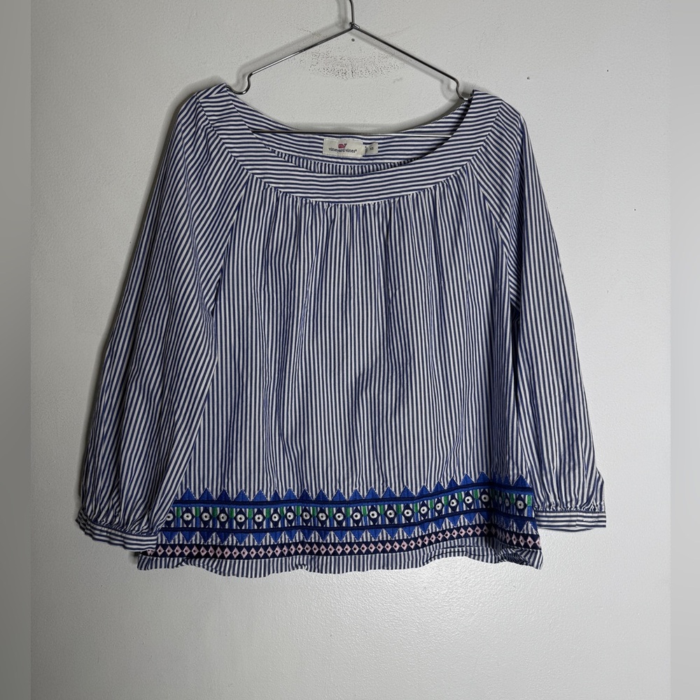 Vineyard Vines XS Geo Prep Embroidered Open Neck Top in Marlin CP
